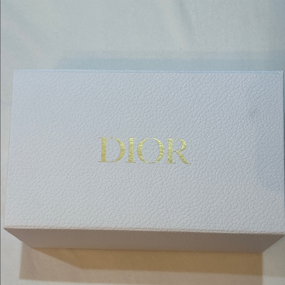 Dior Gift Box, Dusty, Tissue & Ribbon Set - Picture 7 of 7